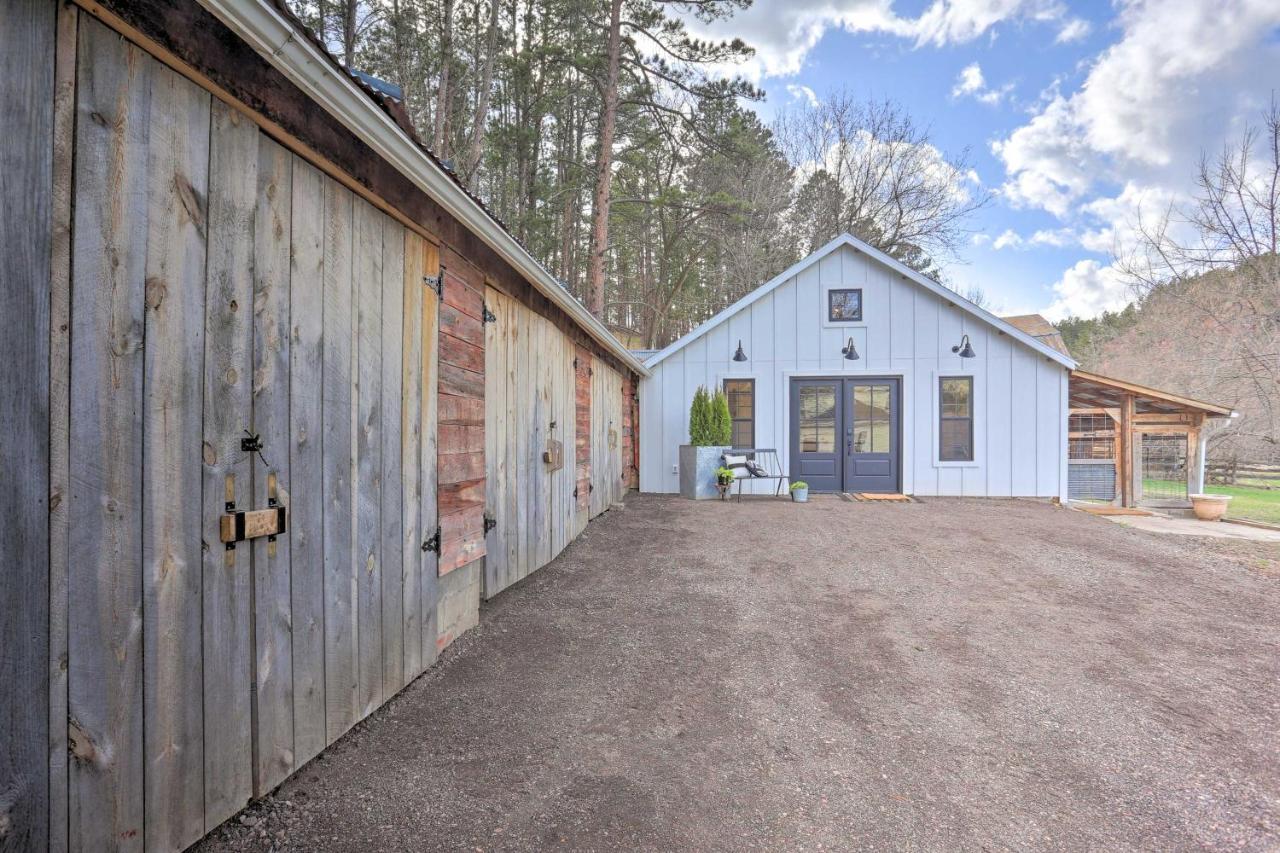 Rustic Rapid City Farmhouse With Mountain Views Luaran gambar